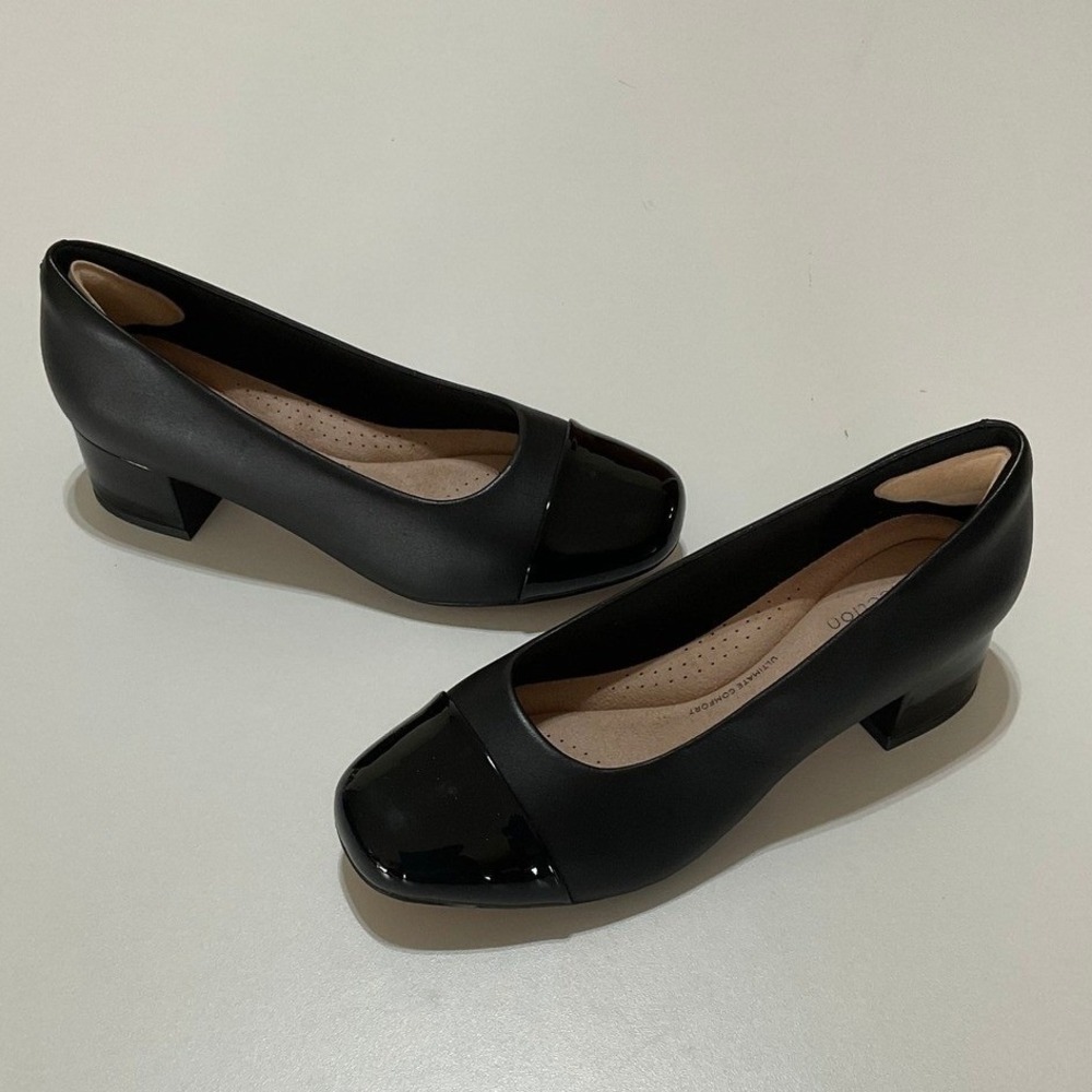 Clarks Collection Womens Black Patent Cap Toe Block Heel Pumps Size 8.5
